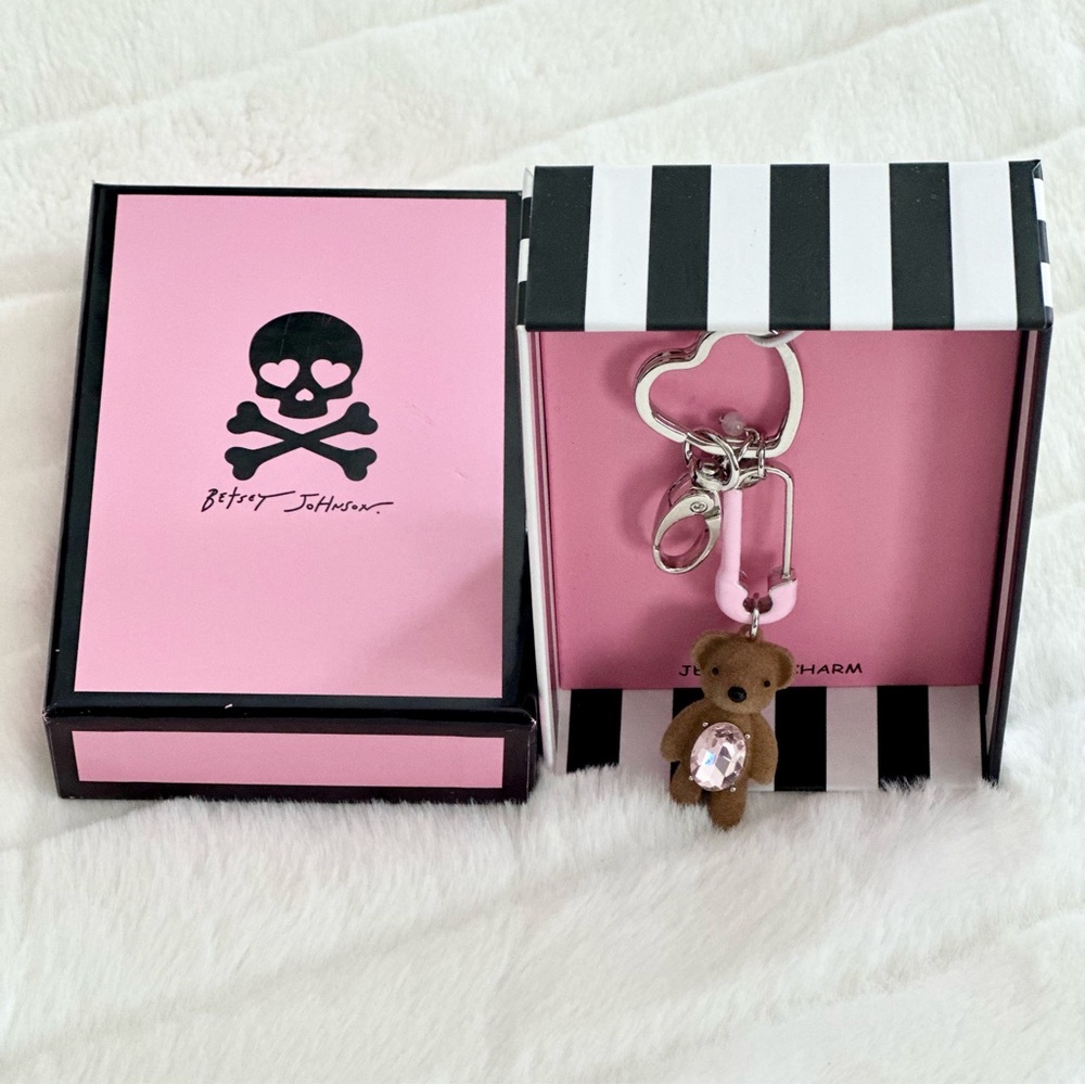 Betsey Johnson Teddy Bear Jewelry Charm Heart Keychain Gift Box Pink Paperclip